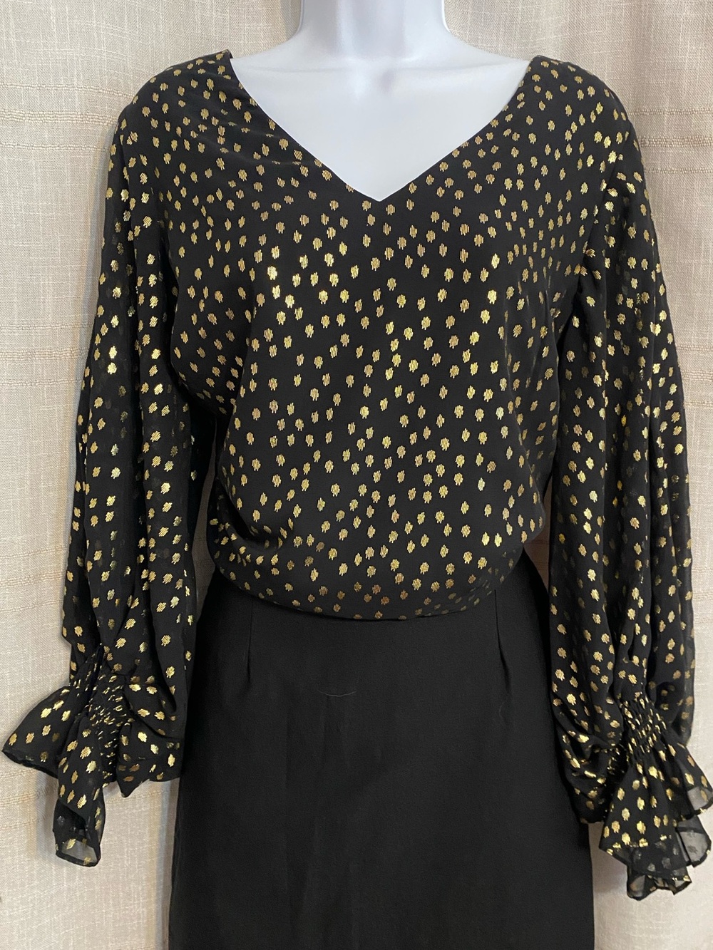 Vince Camuto Black Metallic Gold Foil Clip Dot V-Neck Blouse Top Large L